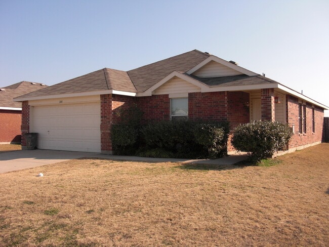 Building Photo - $1945  3 bedroom / 2 bath house in Quail Run in Sanger