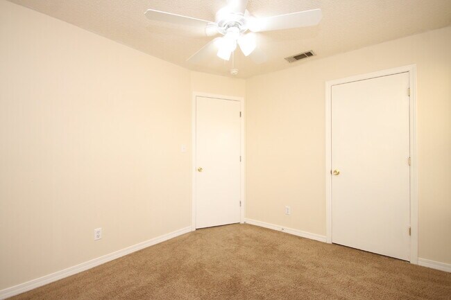 Building Photo - Spacious 3BR/2BA Home in West Pensacola – ...