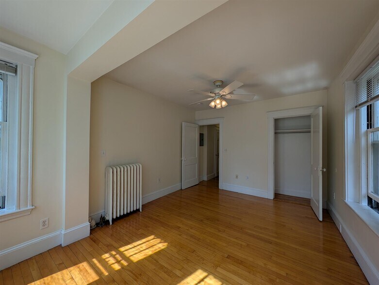 Building Photo - 335A Harvard St