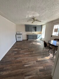 Building Photo - 4 Main St