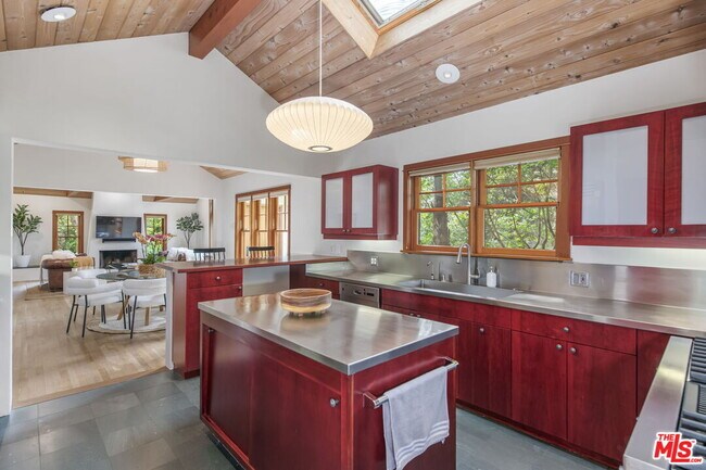 Building Photo - 27 Latimer Rd