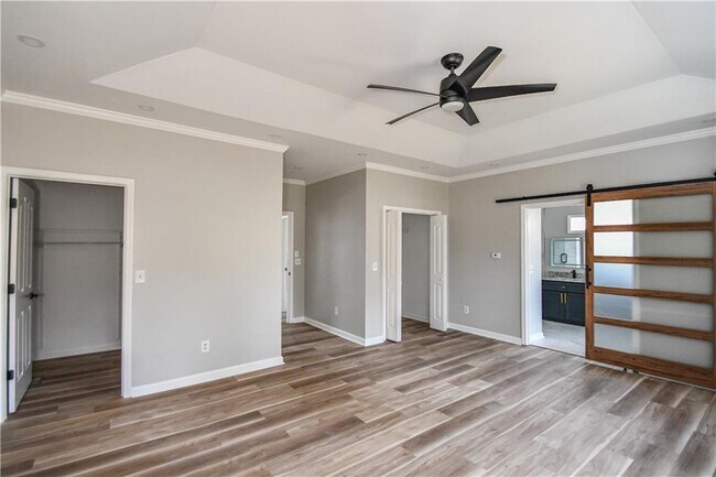 Building Photo - 3338 Sims St