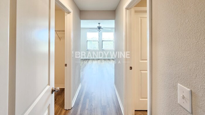Building Photo - 5572 Mercado Dr