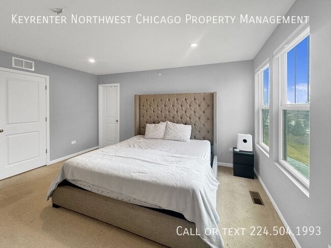 Building Photo - 142 Roslyn Pl