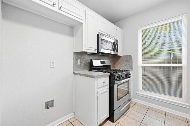 Building Photo - 2514 Howellwood Wy