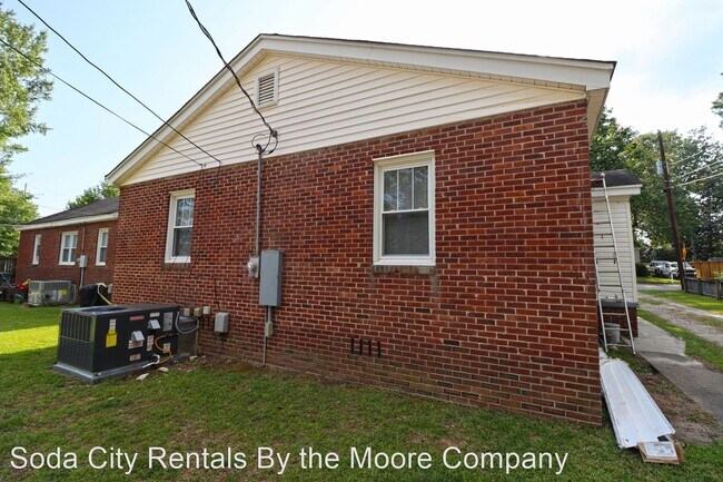 Building Photo - 3 br, 1 bath House - 216 South Holly Street