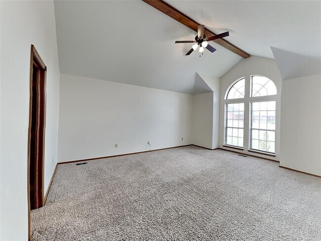 Building Photo - 5612 SE 85th St