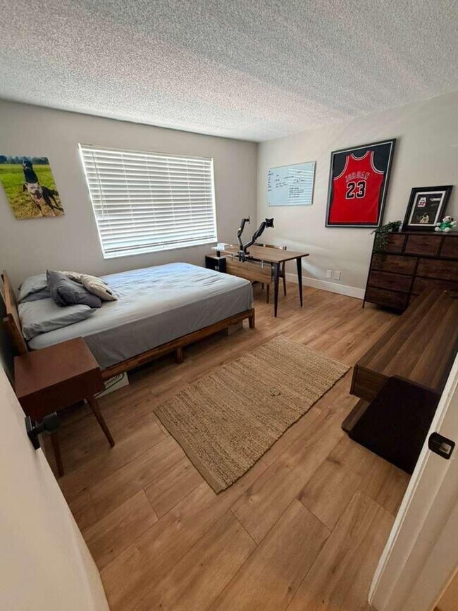 Building Photo - 301 SE 3rd St