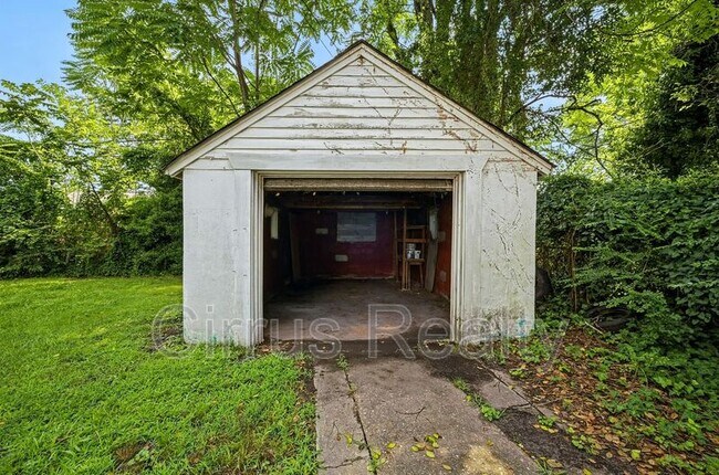 Building Photo - 428 Melville Rd