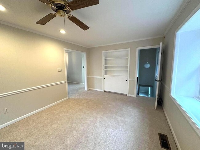 Building Photo - 4037 Olney Laytonsville Rd