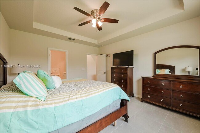 Building Photo - 12300 SW Myrtle Oak Dr