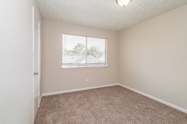 Building Photo - 16826 Rockstone