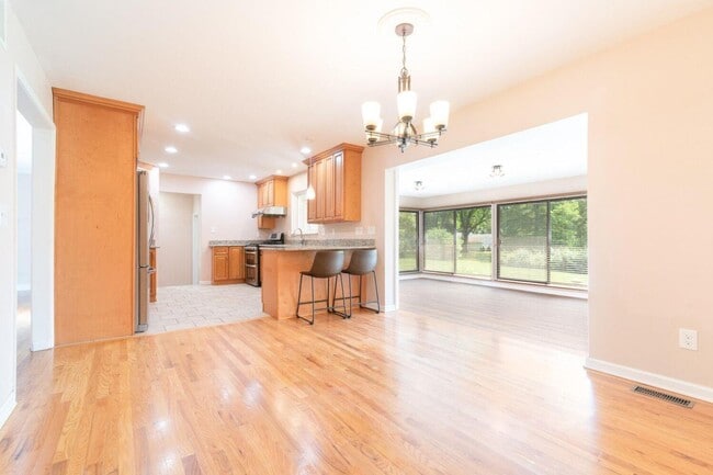 Building Photo - 3672 Middlebury Ln