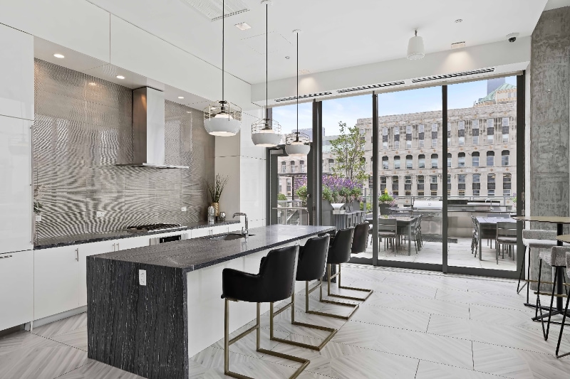 Building Photo - 199 W Hubbard St