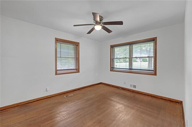 Building Photo - 5960 Brookdale Ln SW