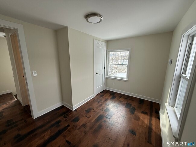 Building Photo - 98 E Elm St