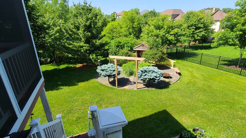 Building Photo - 2116 Peaceful Valley Pky