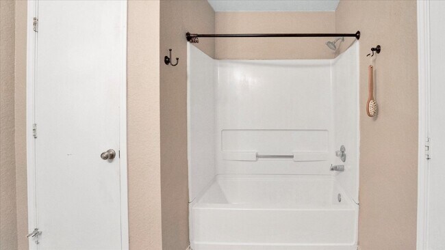 Building Photo - "Charming 3-Bedroom Home with 2 Full Baths in New Braunfels – 1,425 Sq Ft of Comfort on Cherokee ...