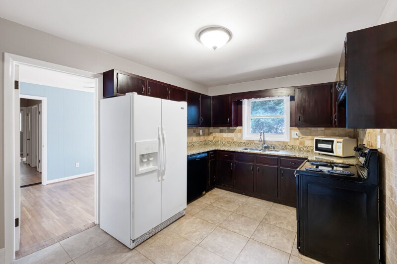 Building Photo - 2563 Dering Ct NE
