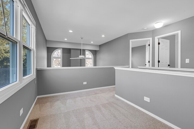 Building Photo - 730 Hamilton Ct