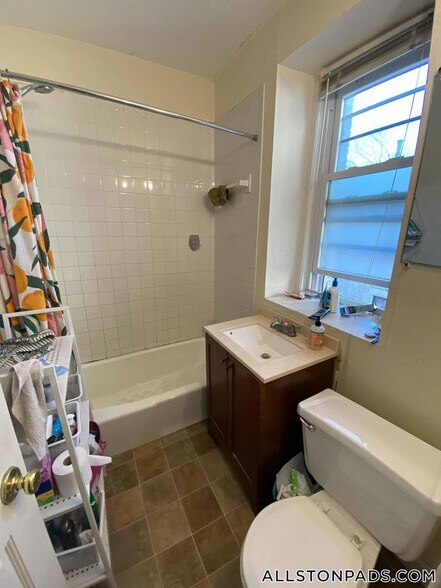 Building Photo - 50 Chester St