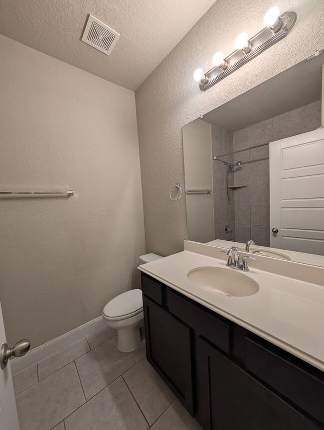 Building Photo - Less than 1 Mile to Gruene / Fridge Included/ Gas Cooking / Covered Patio / CISD