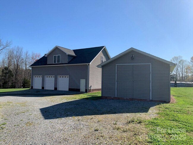 Building Photo - 619 Stirewalt Rd