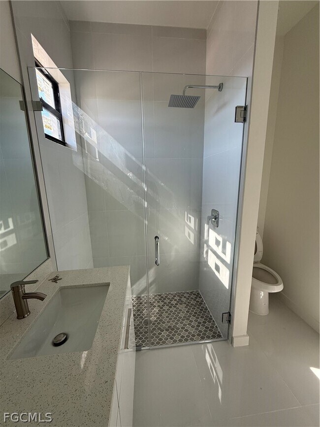 Building Photo - 331 Rawlings Ave