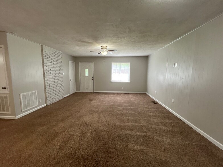 Building Photo - 11 Markwood Ln