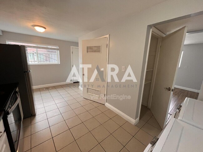 Building Photo - 942 N Cornell St