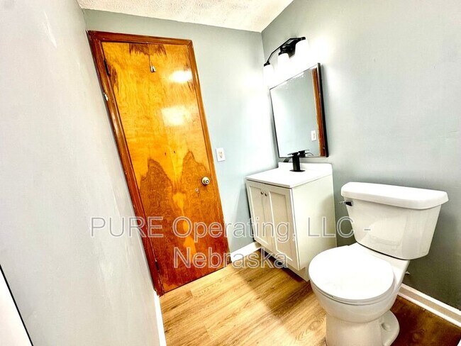 Building Photo - 2205 Lindyview Rd