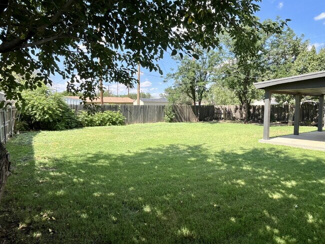 Building Photo - Spacious Four Bedroom!