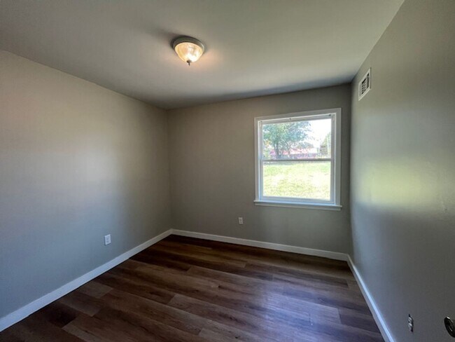 Building Photo - Renovated 3 Bedroom 1.5 Bath Home for Rent!