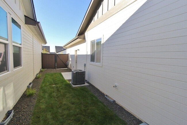 Building Photo - Immaculate Single-Level Patio Home