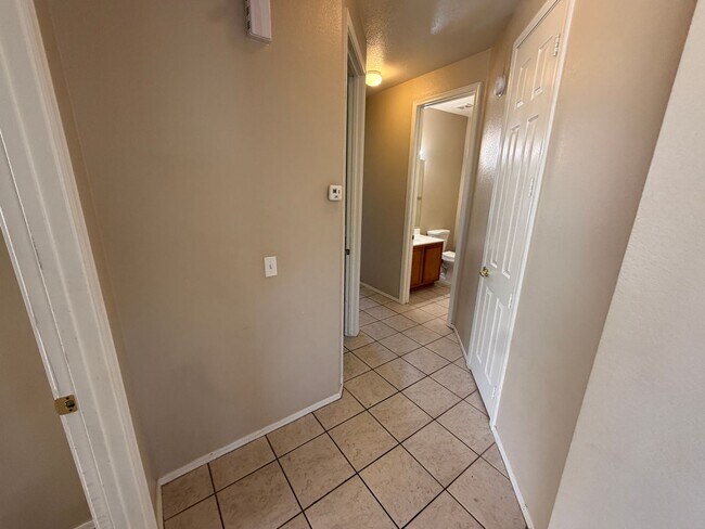 Building Photo - Spacious 3 Bedroom Single Story Peoria With A 3 Car Garage