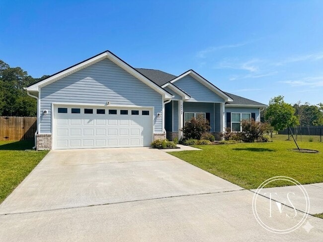 Building Photo - RATE DROP ALERT (was $2600/month) and MOVE IN SPECIAL: $1000 OFF 1ST MONTH'S RENT!**