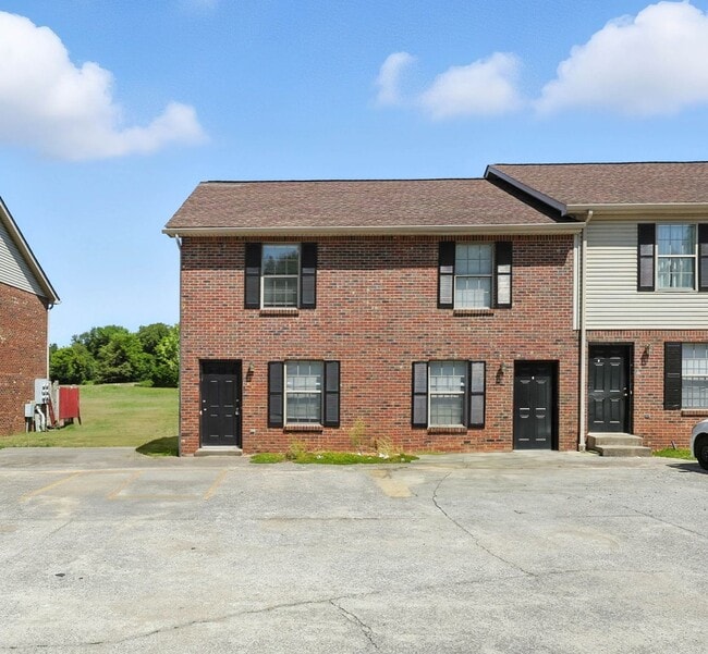 Building Photo - 285 State Line Rd