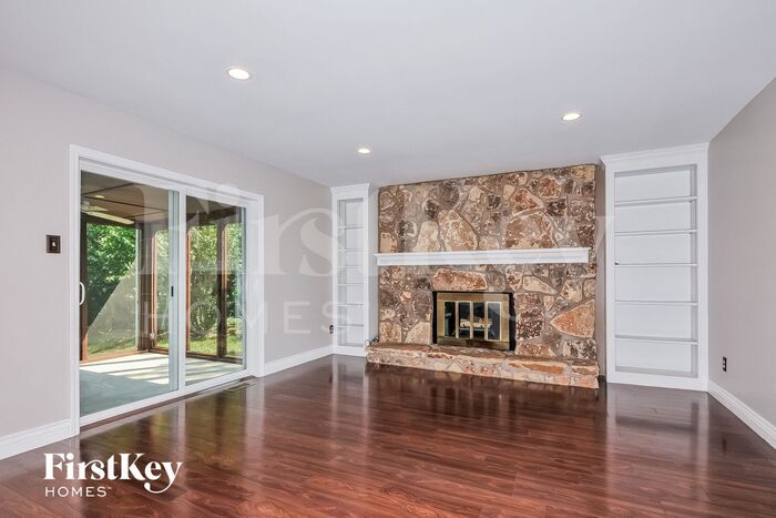Building Photo - 28 Guyenne Dr