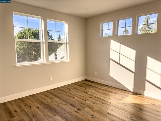 Building Photo - 4684 Prospect Ave