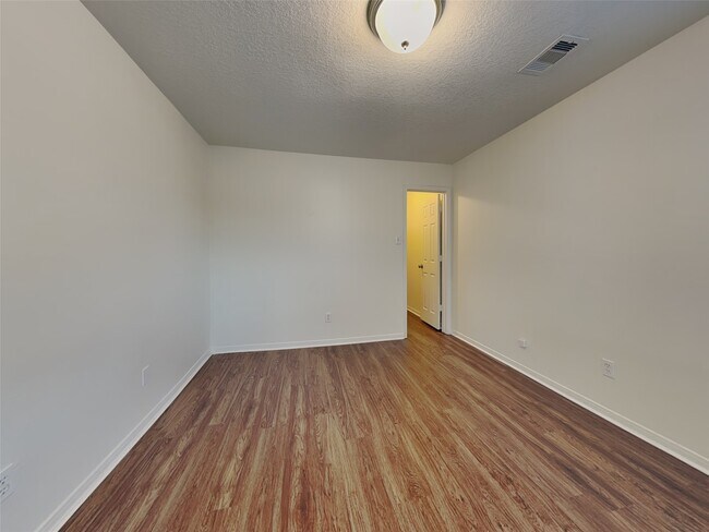 Building Photo - 16973 Scenic Knoll