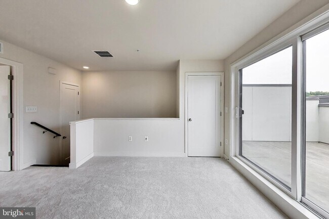 Building Photo - 16616 Crabbs Branch Way