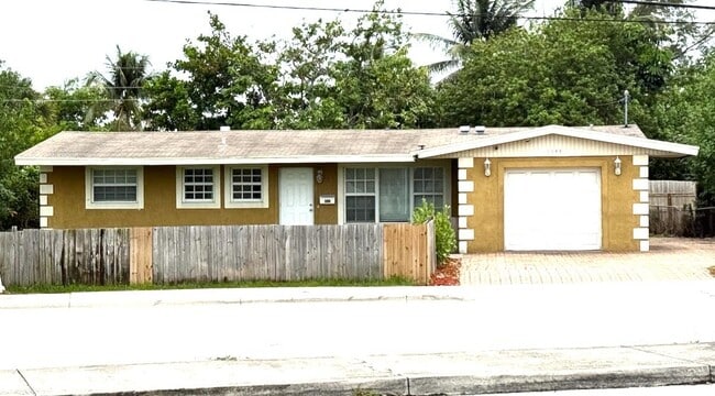 Primary Photo - 1644 45th St
