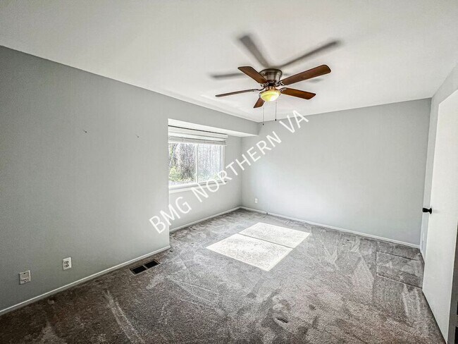Building Photo - 2689 Glengyle Dr