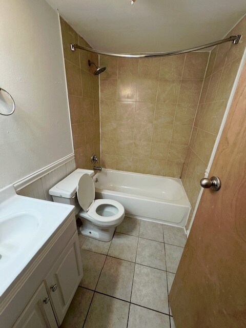 Bathroom - 727 Bartram Ave