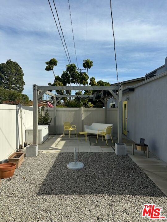 Building Photo - 4170 Del Mar Ave