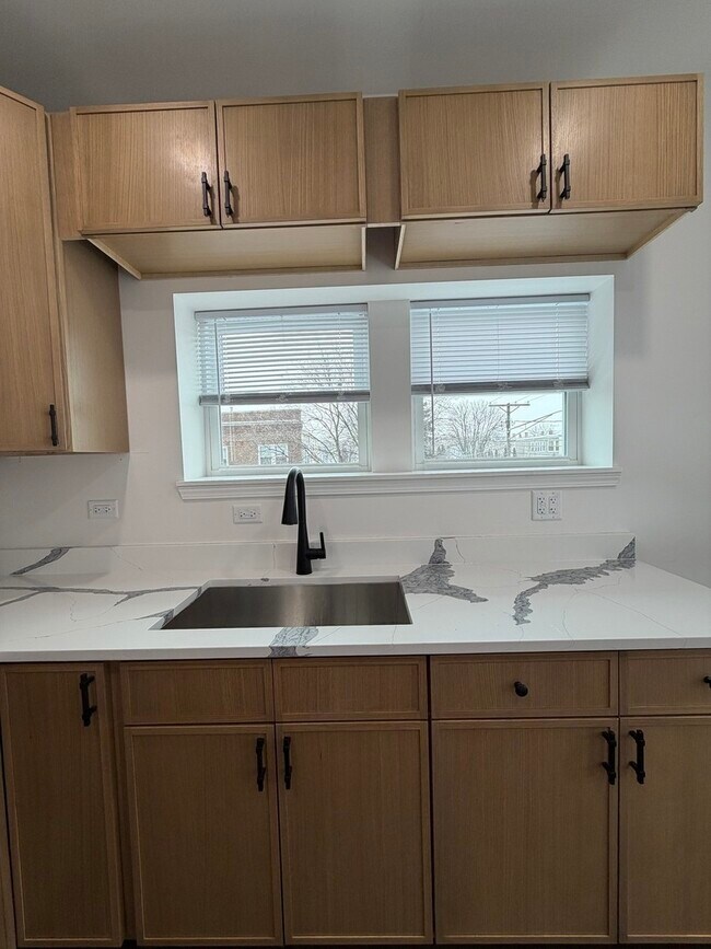 Building Photo - 1942 Elmwood Ave