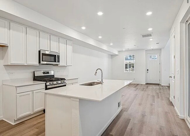 Building Photo - 1334 Penner Dr