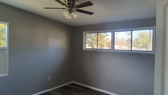 Building Photo - Newly Updated 2 Bedroom House For Rent