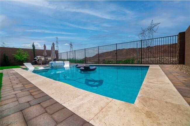 Building Photo - 111 Verde Rosa Dr