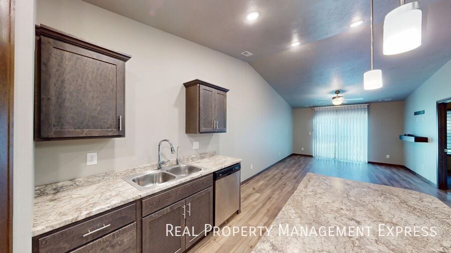 Building Photo - Bright, Spacious, and Move-In Ready 2-Bedr...